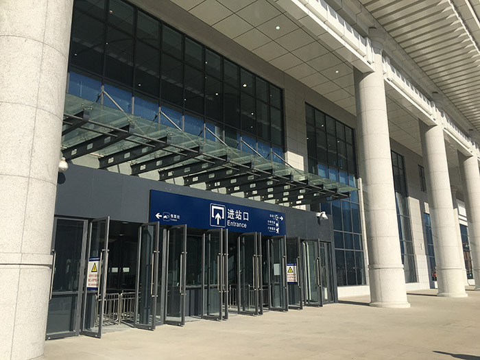 全國、省市政協(xié)委員體驗蘭渝鐵路、視察階州廣場